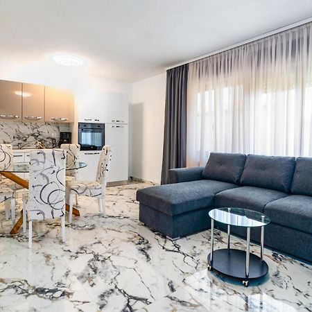 Amazing Apartment In Podstrana With Wifi Екстериор снимка