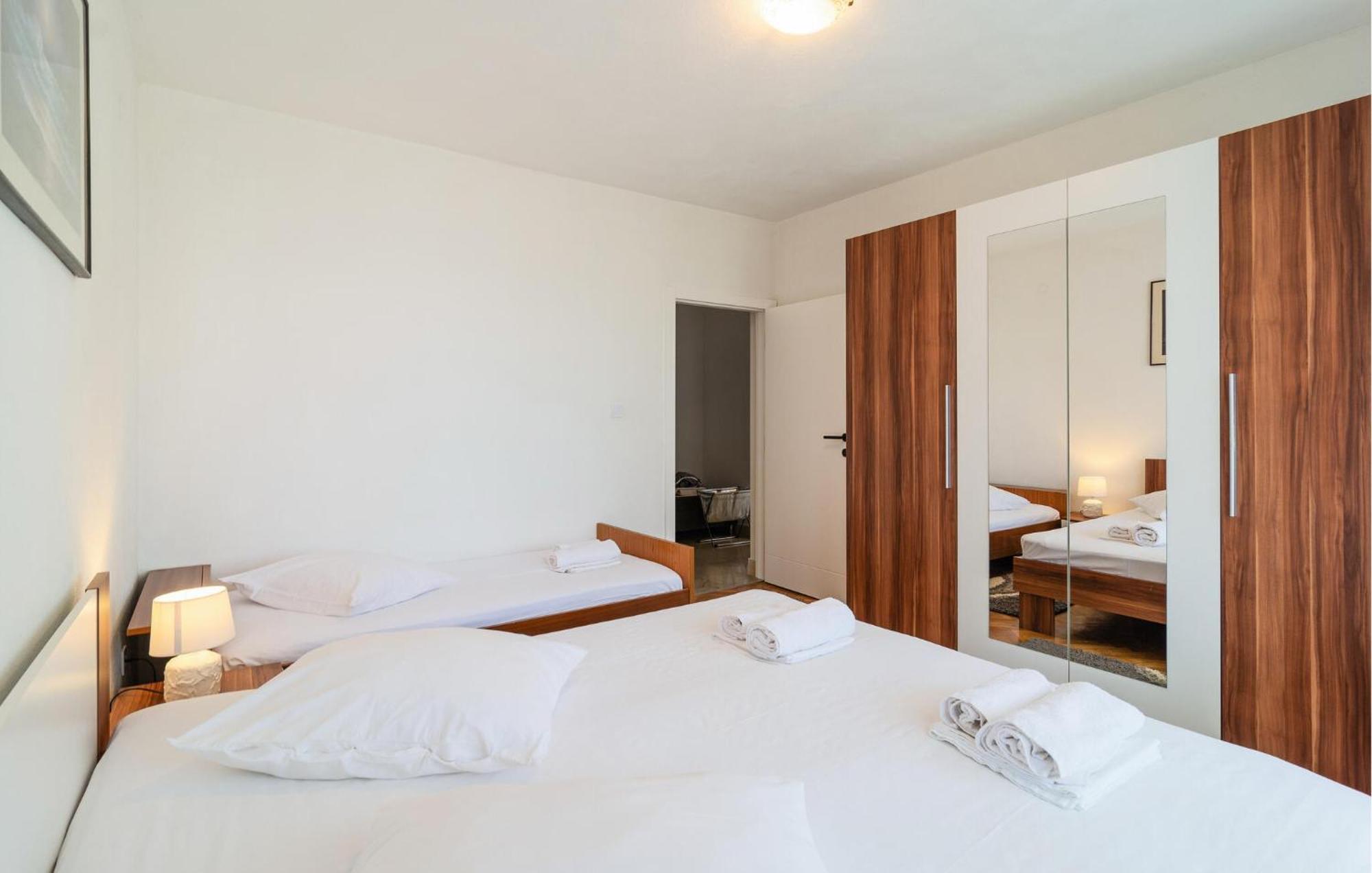 Amazing Apartment In Podstrana With Wifi Екстериор снимка