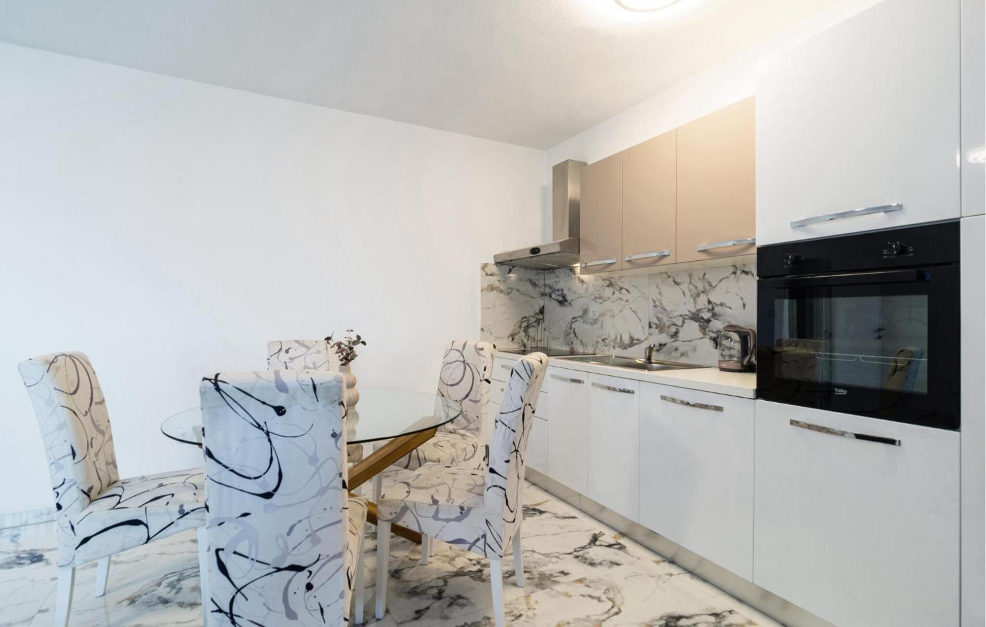 Amazing Apartment In Podstrana With Wifi Екстериор снимка