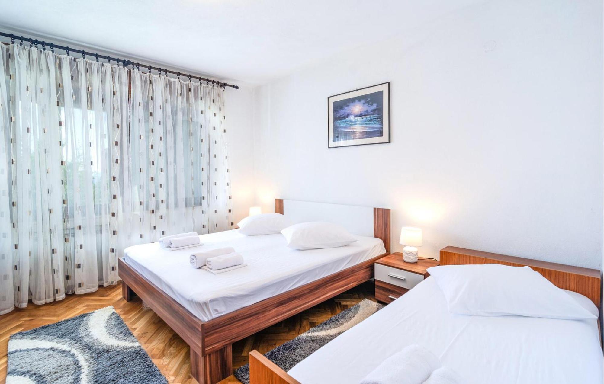 Amazing Apartment In Podstrana With Wifi Екстериор снимка